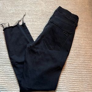 AYR The Chiller in black